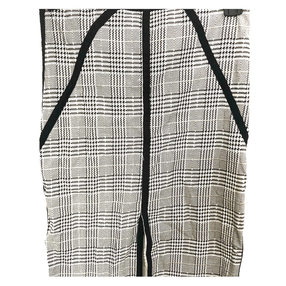 Black and white pencil skirt